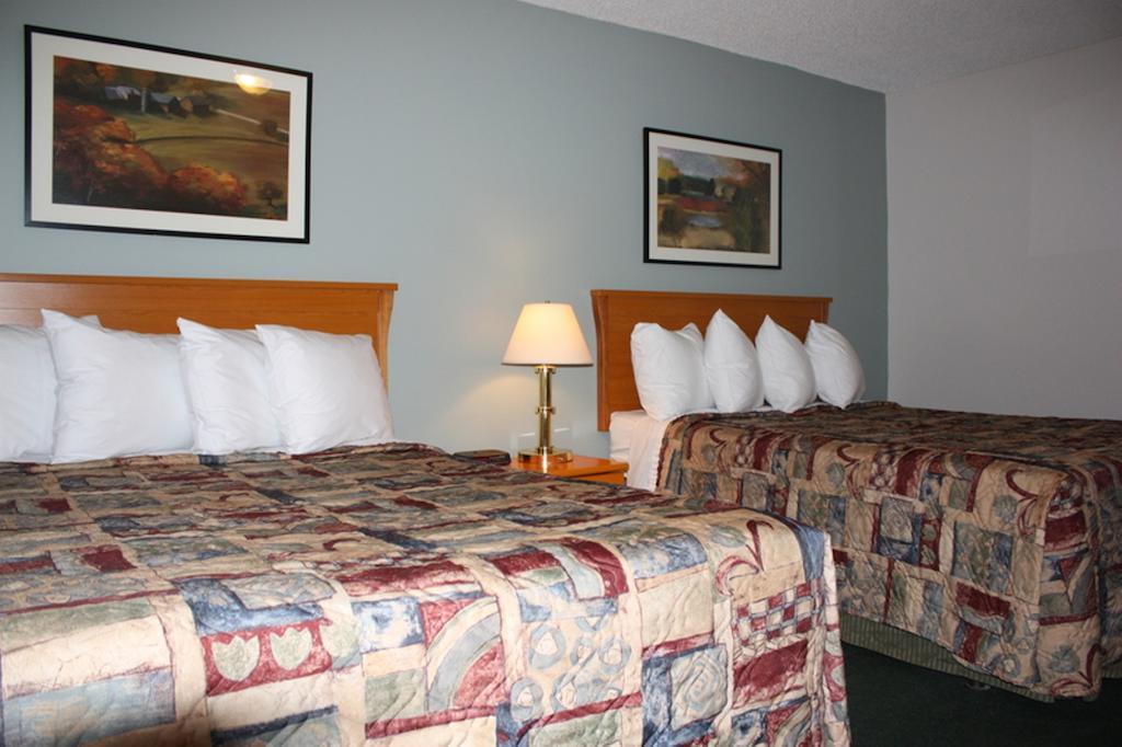 Northwoods Inn & Suites ساسكاتون المظهر الخارجي الصورة